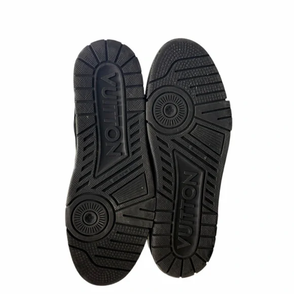 Louis Vuitton uniformes suede LV trainers - Picture 7 of 8